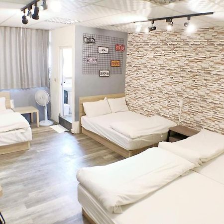 Fengjia Gift Box Homestay تايتشونغ المظهر الخارجي الصورة