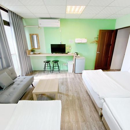 Fengjia Gift Box Homestay تايتشونغ المظهر الخارجي الصورة