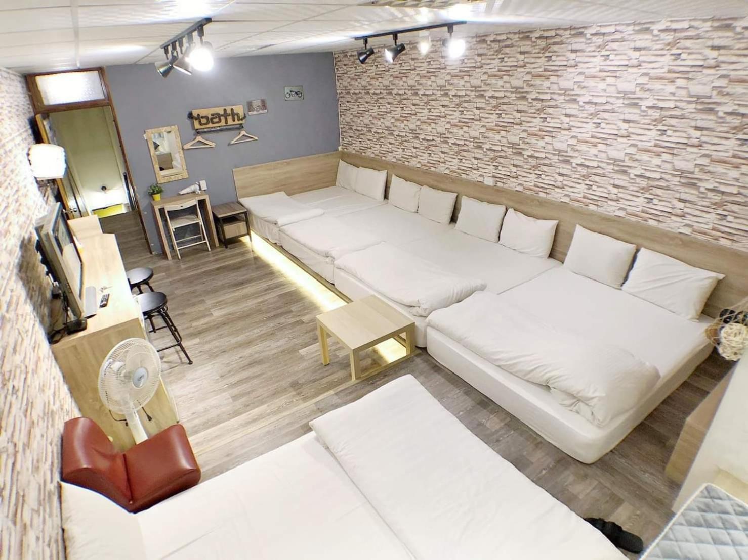 Fengjia Gift Box Homestay تايتشونغ المظهر الخارجي الصورة